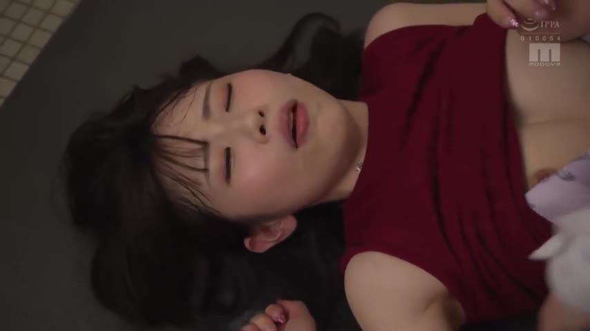 【葵いぶき】通勤中のOLが痴漢グループに囲まれ強制イラマチオと連続中出しレイプで絶頂